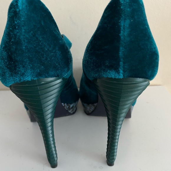 Rachel royal Heels crush Velvet and Snake platform heels size 8 - Picture 4 of 16